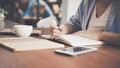 vrouw met schriften